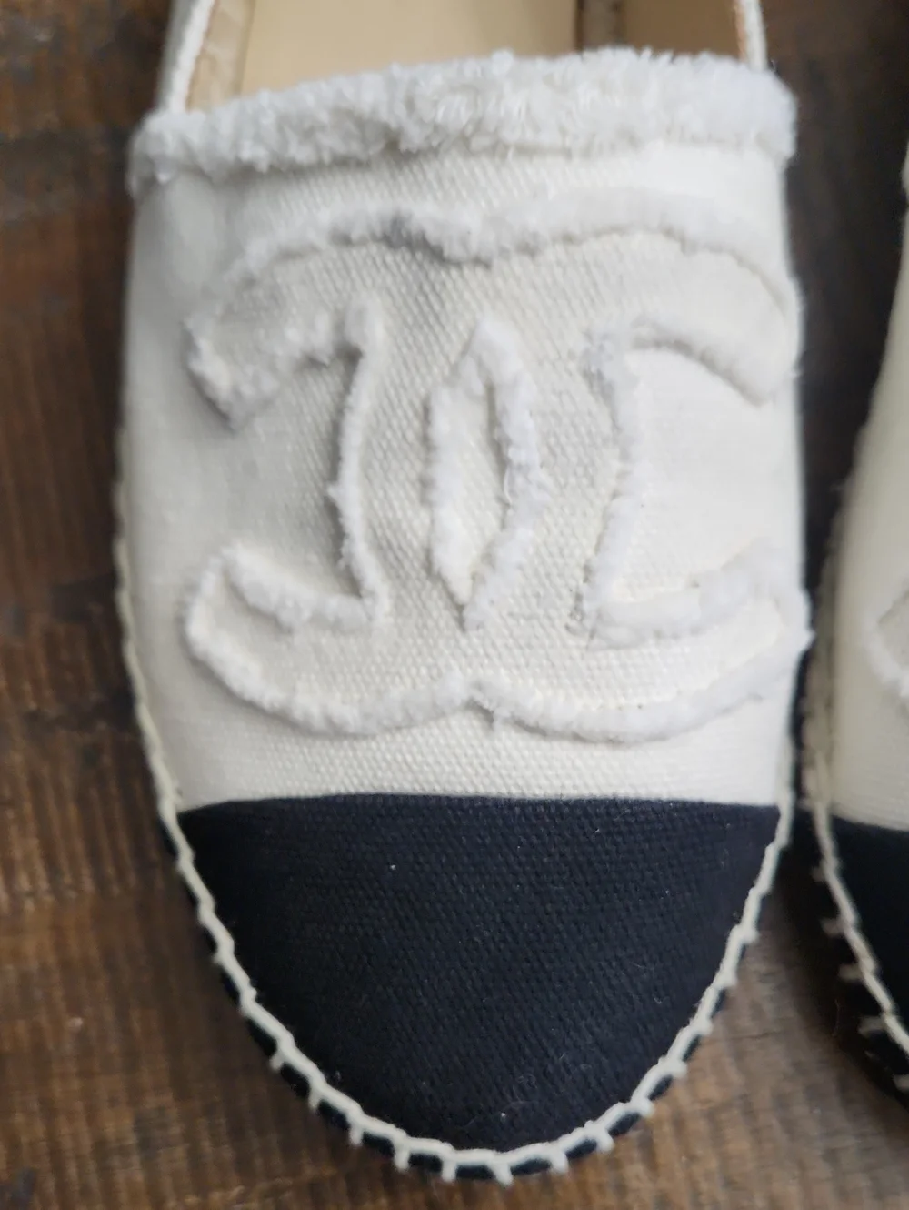 CHANEL Cream Canvas Espadrilles with Black Toe Cap Womens Sz 39
